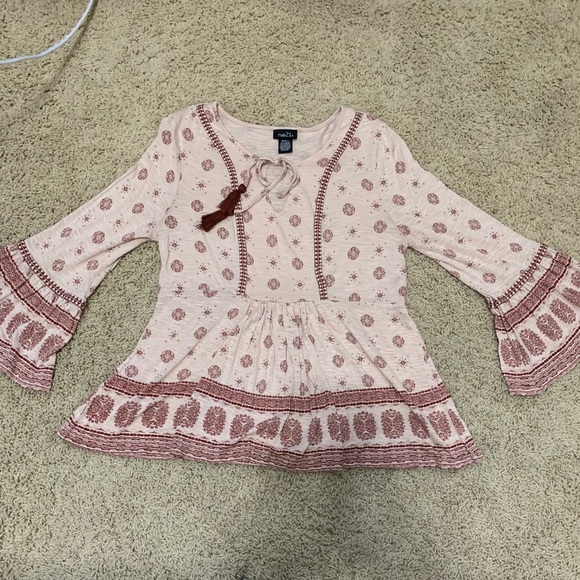 Rue 21 long sleeve ruffle top - Picture 1 of 4